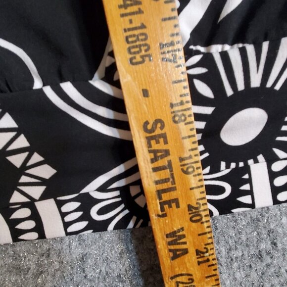 Joei & I Women  Sleeveless Black White Bold Print Blouse Size Small S Summer - Picture 8 of 9